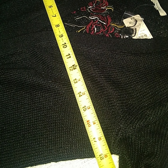 🆕NWT 🌹 Rose Embroidered Knit Black Cardigan - Picture 4 of 8